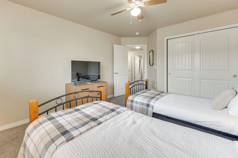 Explore Pikes Peak & Colorado Springs: Family Home