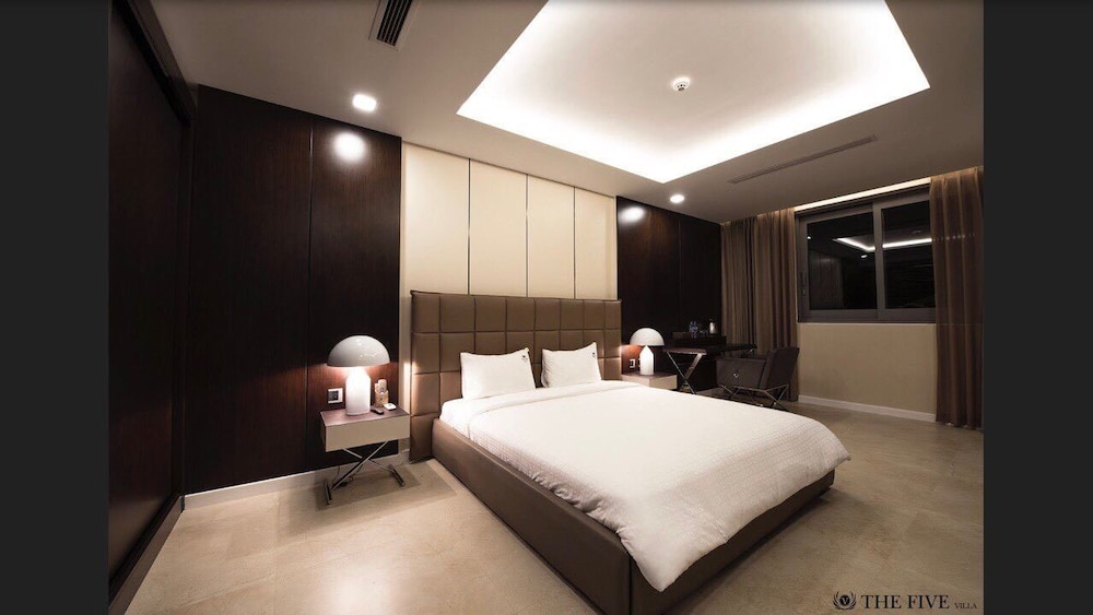 Luxury Yacht Villa