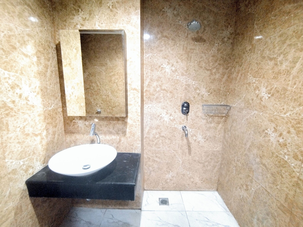 Spacious Studio Room At Grand Sungkono Lagoon Apartment