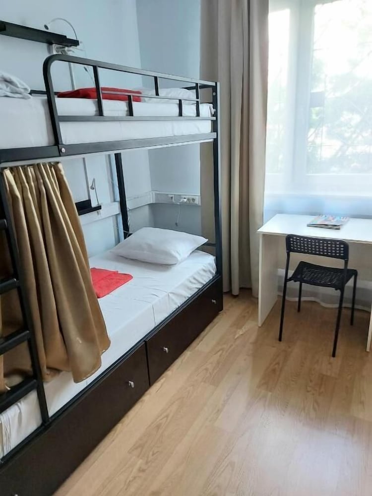 Christal - Hostel