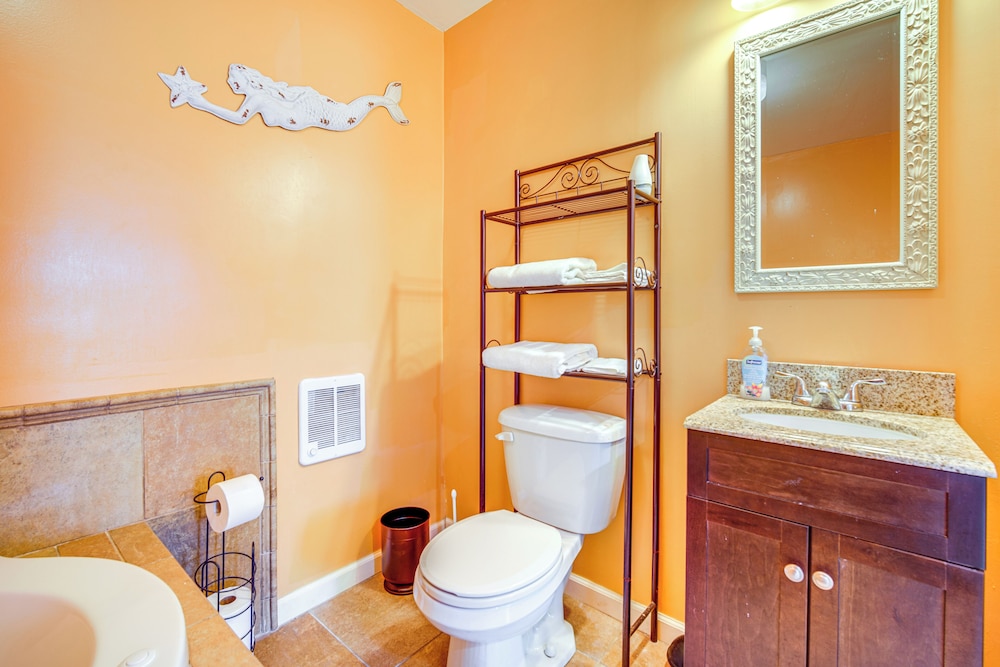 8 Blocks to Beach: Bbq-ready North Cape May Home!