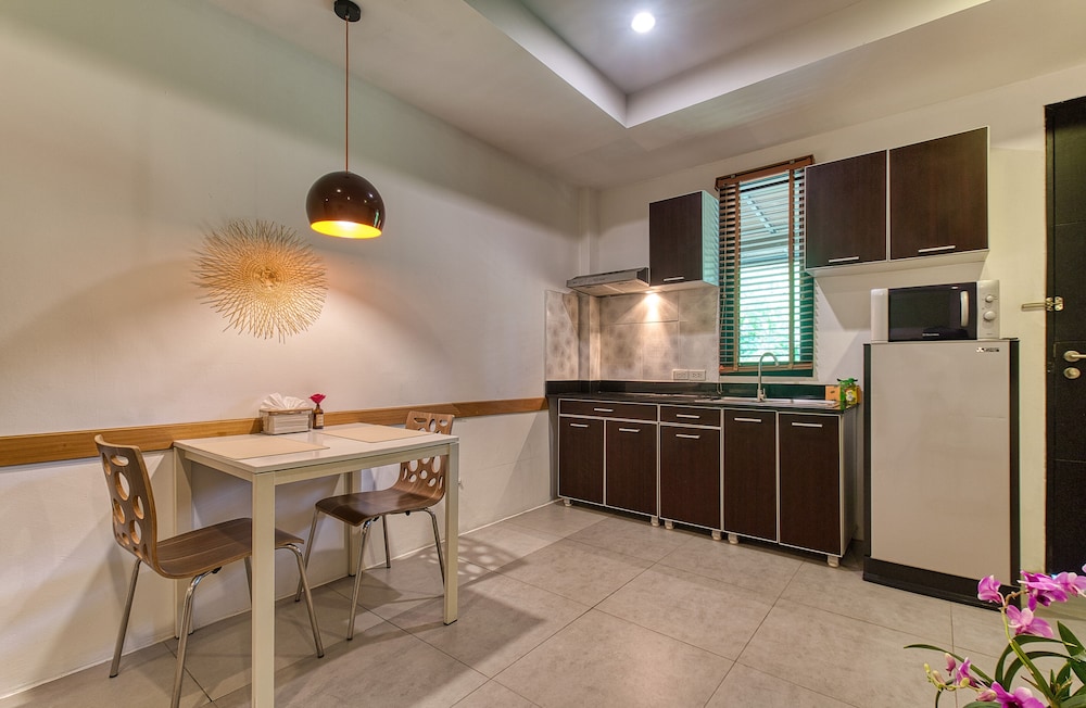Baan Rawee Apartments