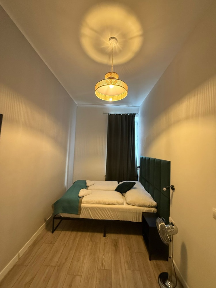 Simple 2BR Near Westbahnhof Station