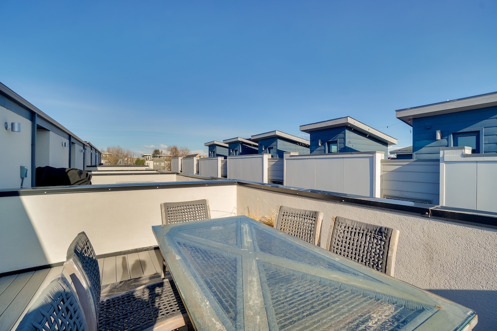 Rooftop Deck & Mtn Views: Luxe Denver Home