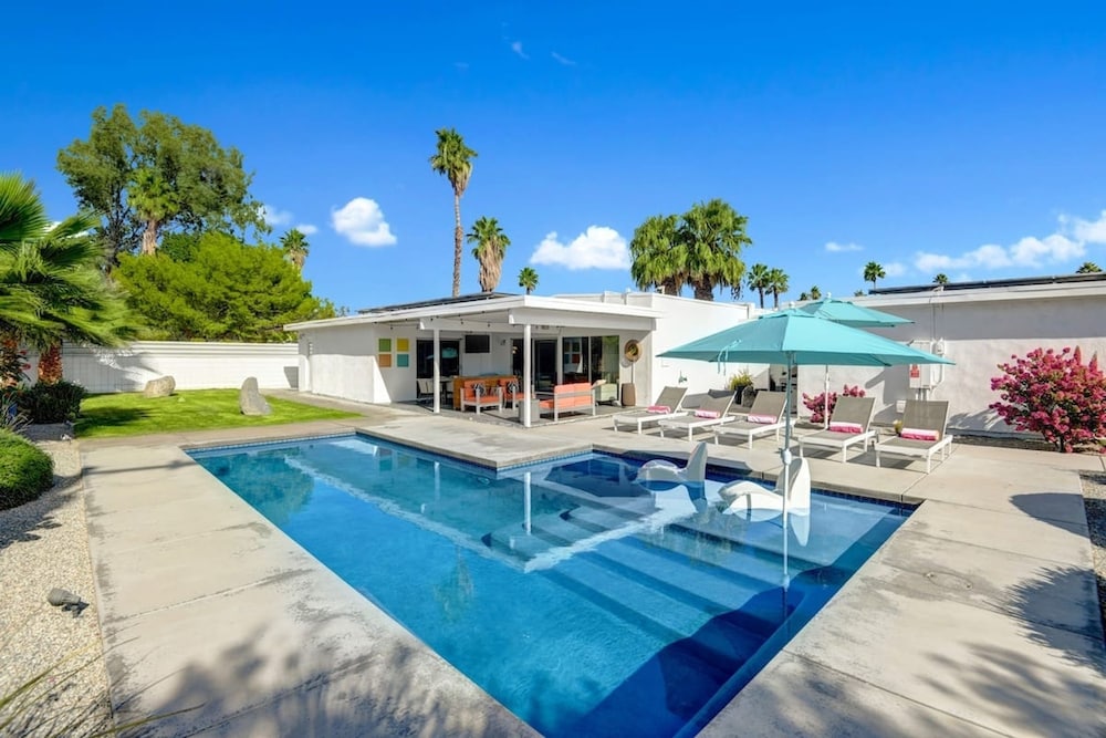 Biskra by Avantstay Classic Palm Springs Getaway W Outdoor Living Pool Permit 4869