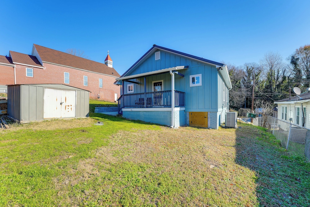 Walk Downtown: Charming Rome Abode w/ Yard!
