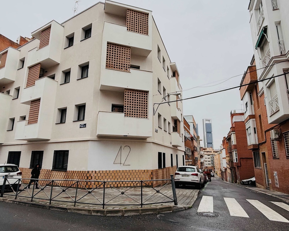 Double Castilla 2BR Home Near Castellana Avenue