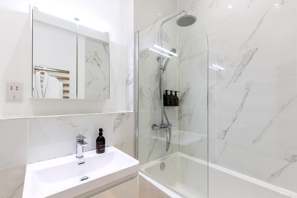 Urban Luxury in the Heart of Chelsea - King Bed!