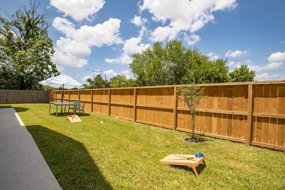 Houston Cozy Retreat 3br 3ba Downtown Views 3 Bedroom Duplex