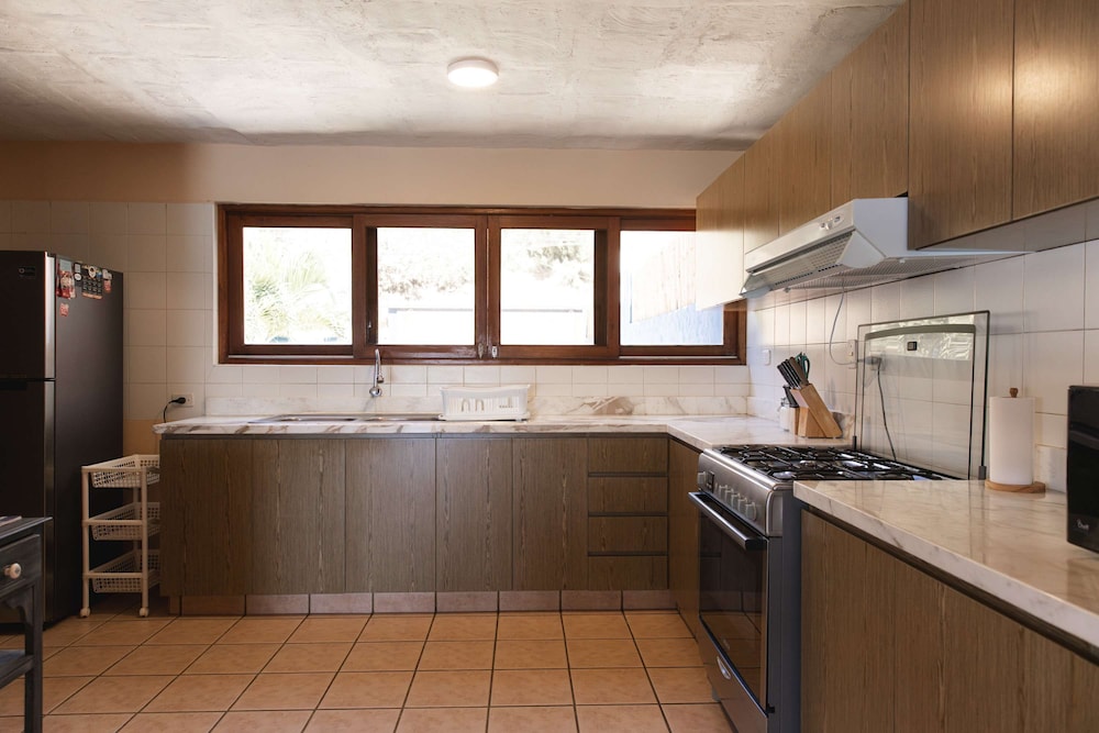 w Stylish 5BR House in Mancora