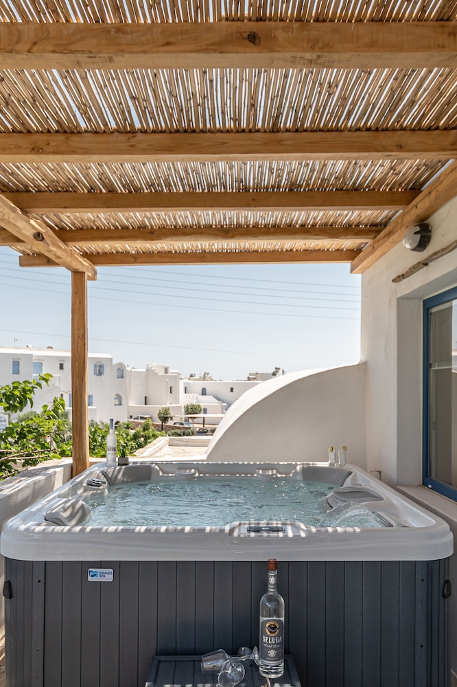 Naxian Queen Luxury Villas & Suites