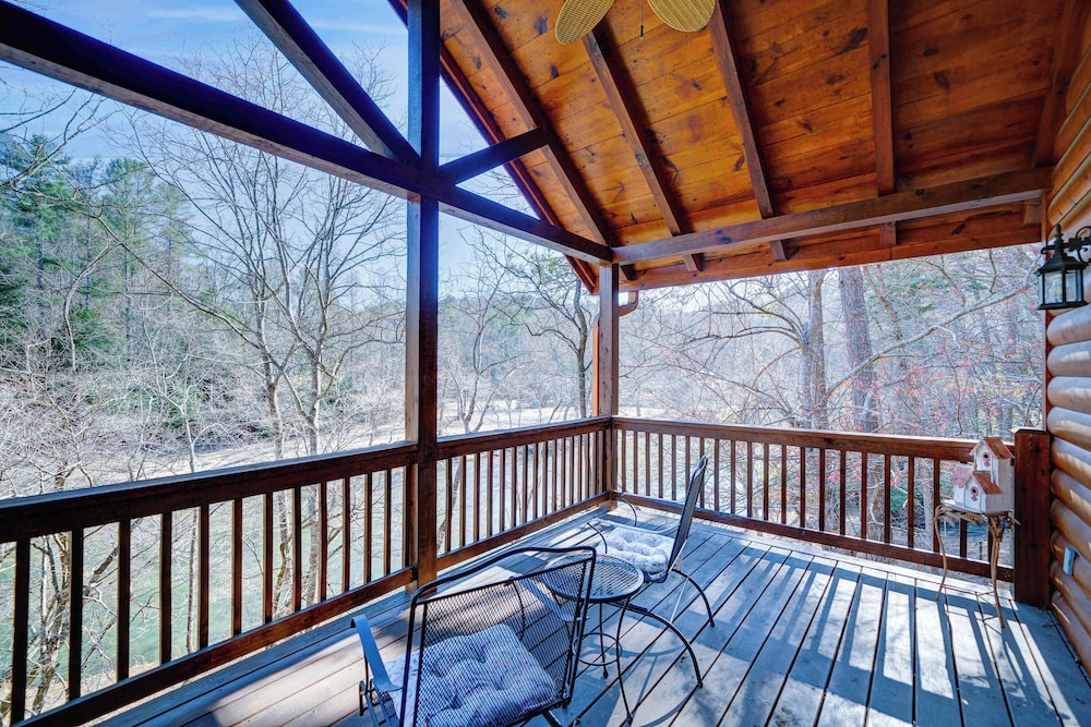 New! Riverfront Retreat Sleeps 12 Ellijay