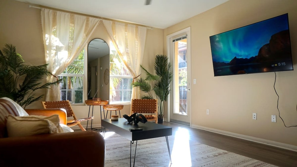 Spacious 2-br APT Near Disneyland Pool Hot Tub GYM