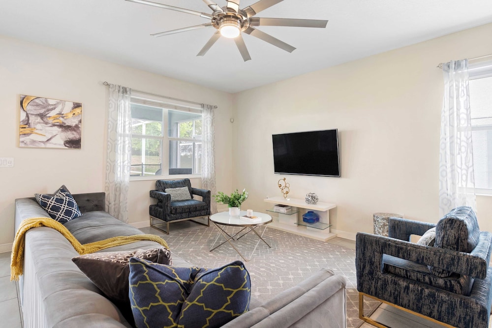 Stinger Luxe Retreat by Avantstay 8BR Luxury Villa Near Disney w/ Pool & Game Room