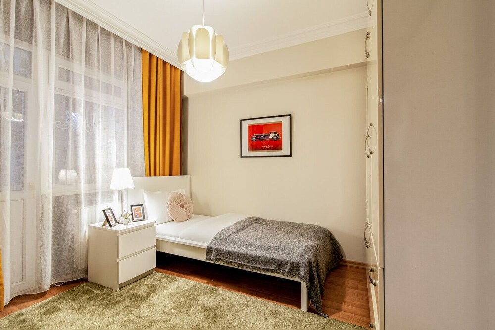Central and Convenient Flat in Sisli