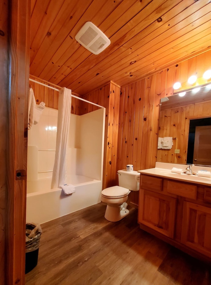 Urban Escape - 1BR King Cabin