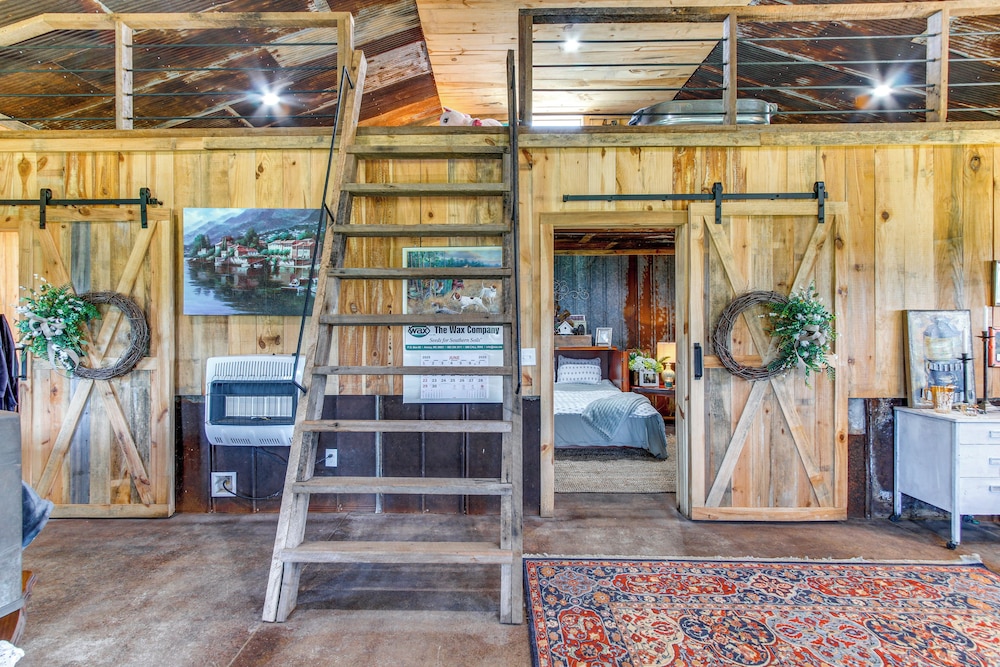 BBQ Ready: Farm-style Kinston Hideaway w/ Pool