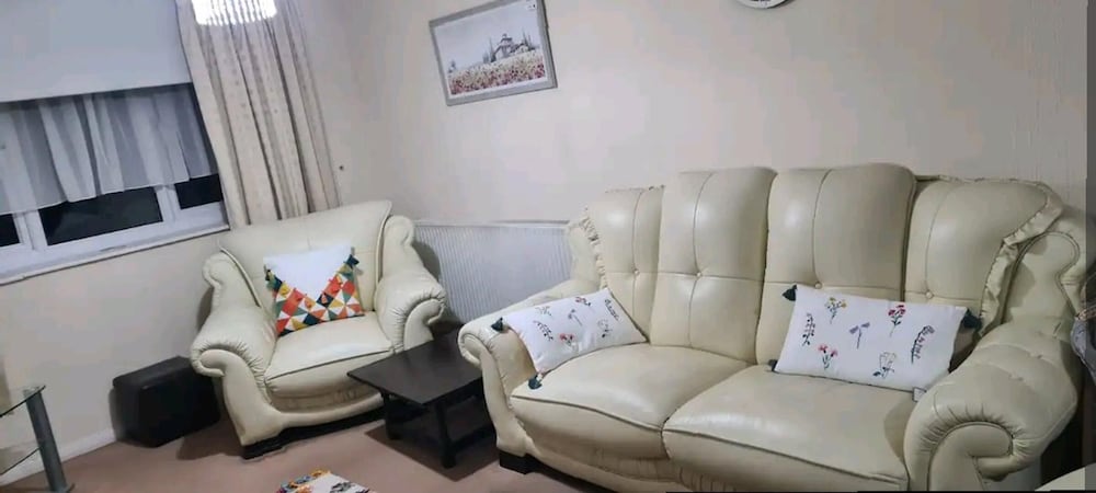 3BR House/garden/patio/7 Guests/fireplace/parking