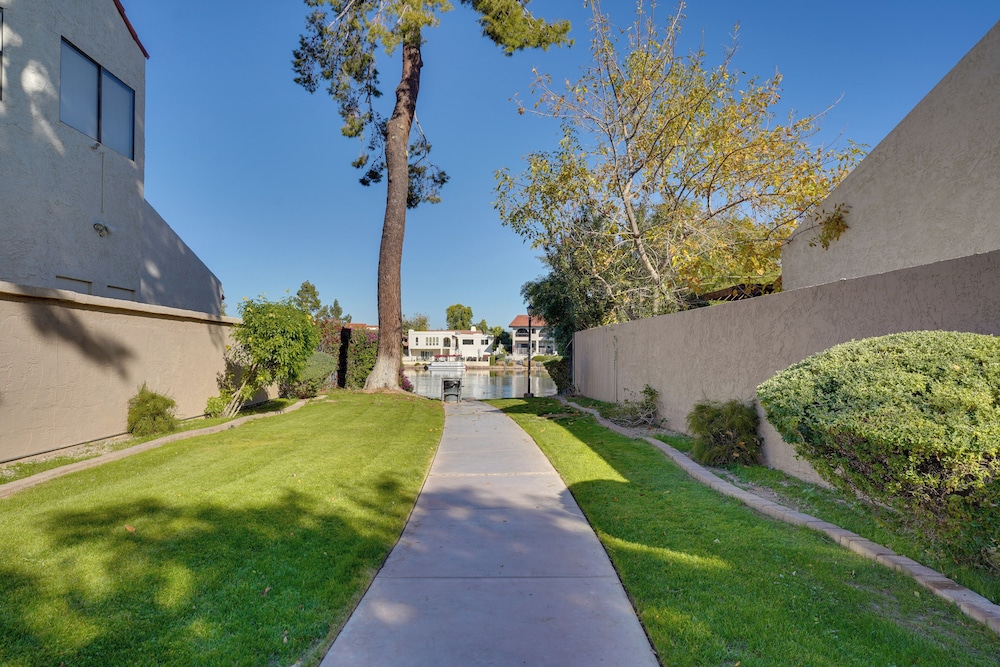 9 Mi to Downtown Tempe: Condo w/ Pool Access