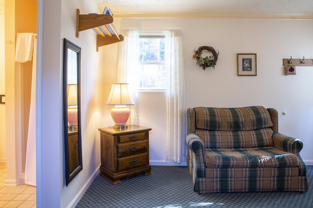 The Chimney Rock Inn & Cottages