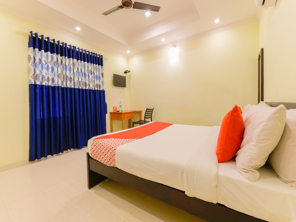OYO 11529 Diamond Residency