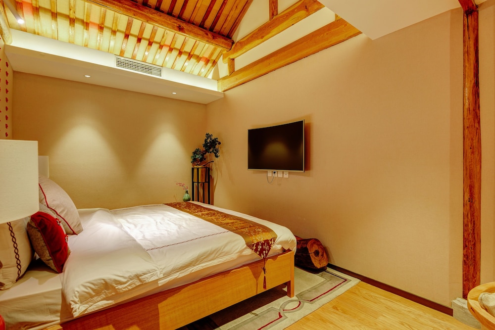 ISVARA Culture Homestay Suites