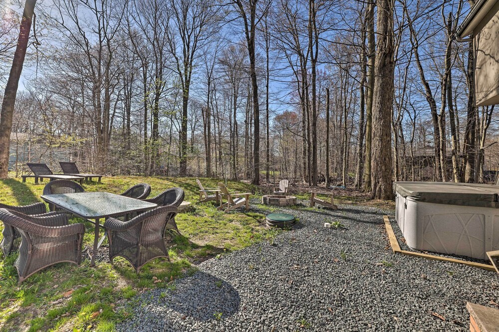 Cozy Tobyhanna Retreat w/ Hot Tub & Game Room! view 5