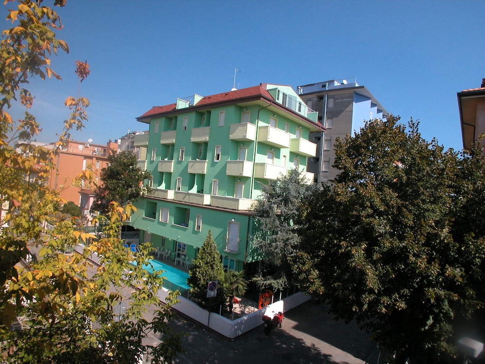 Photo 32