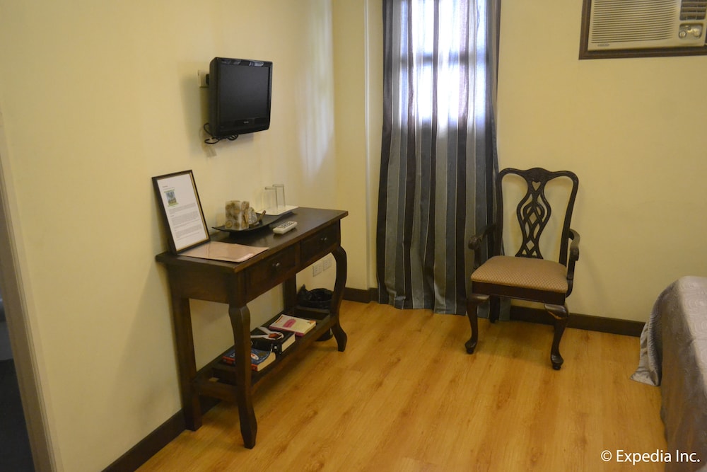 Twin Pines Suites
