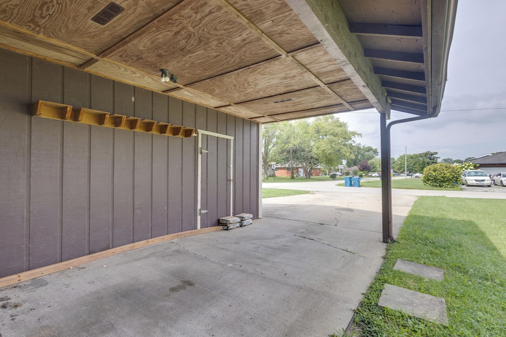 12 Mi to St Louis: Pet-friendly Metro East Home
