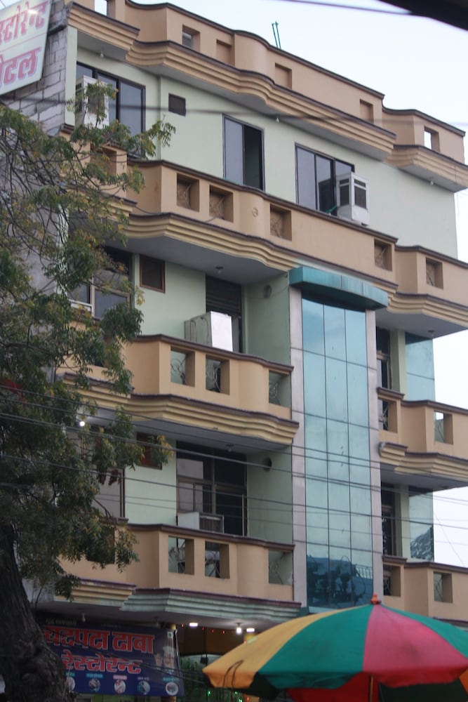 Kanchan Hotel