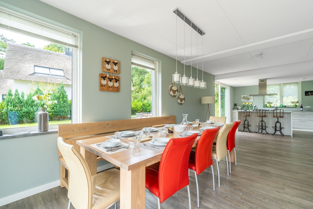 Spacious and Bright 10-person Holiday Villa