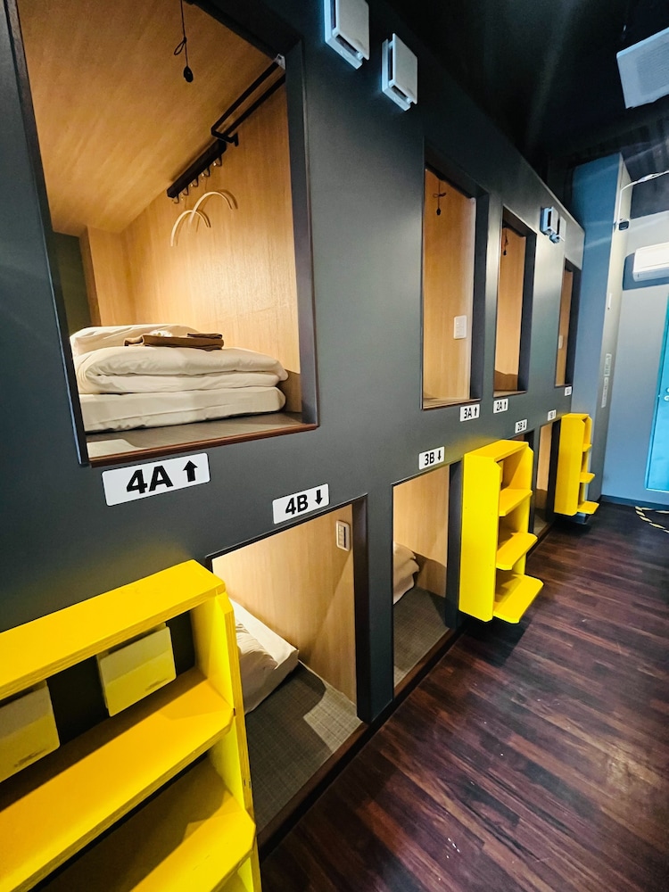 Otemachi Kamon Hotel - Caters to Men - Hostel