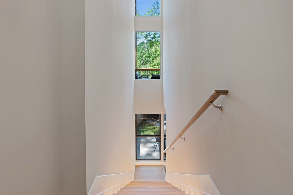 Zoka - Modern Mountain Retreat