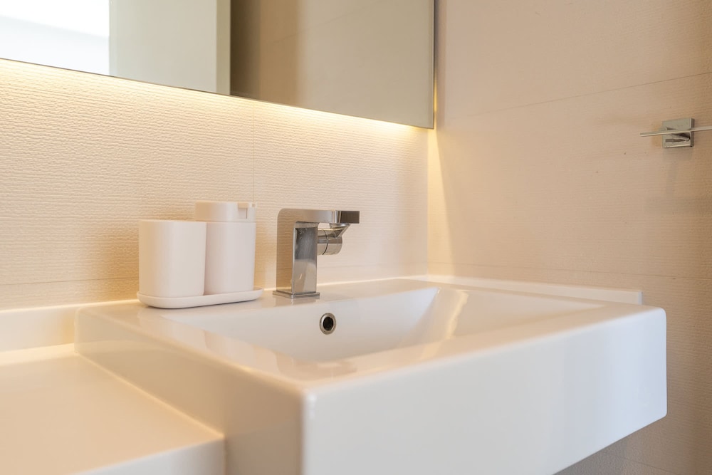 Cozy 1-bedroom Apartment at West Avenue Tower Near Marina Beach
