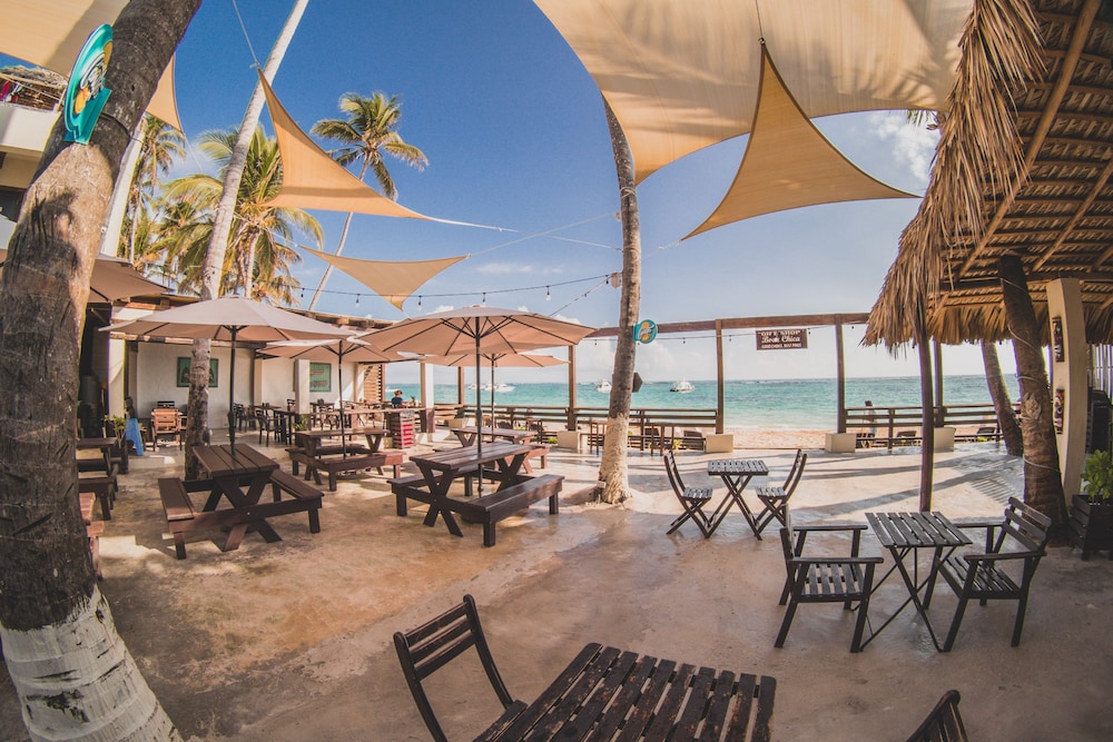 Hotel Capri Beach House - Image 1