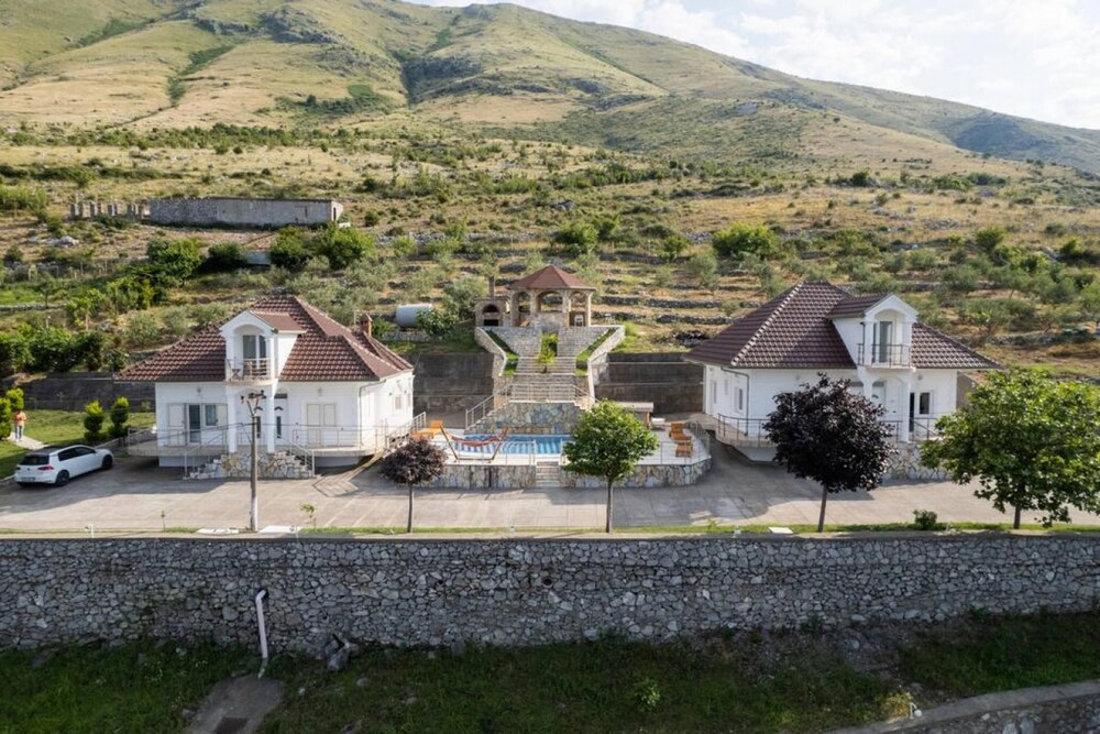 The Lake House 2 in Shkod r