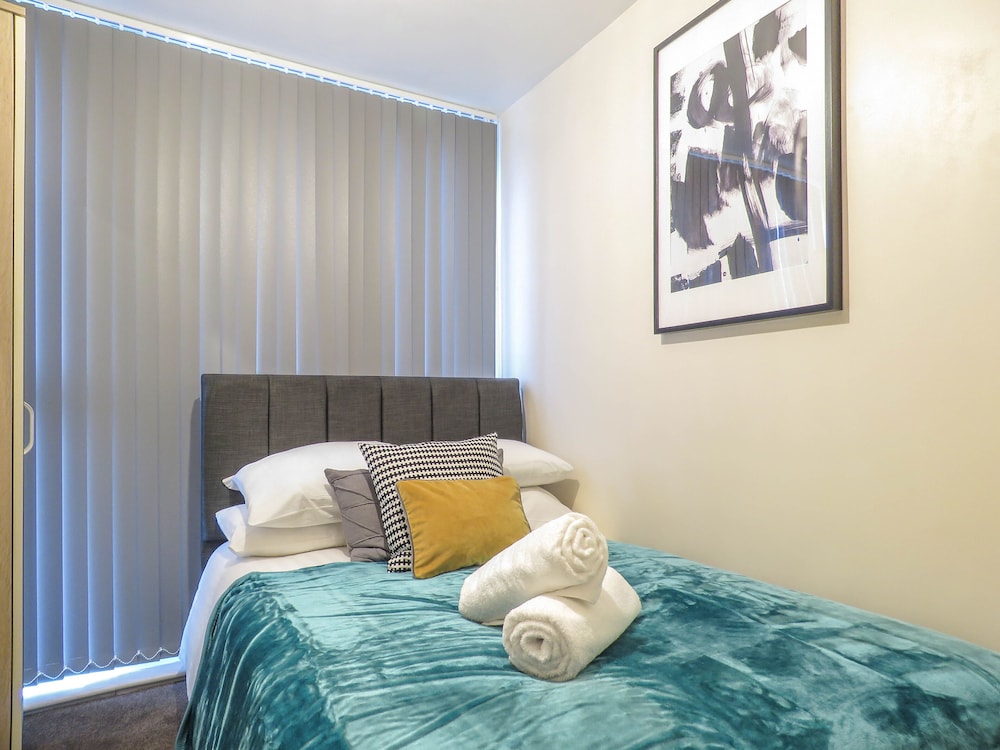 Park Central Two Bedroom & Parking view 4