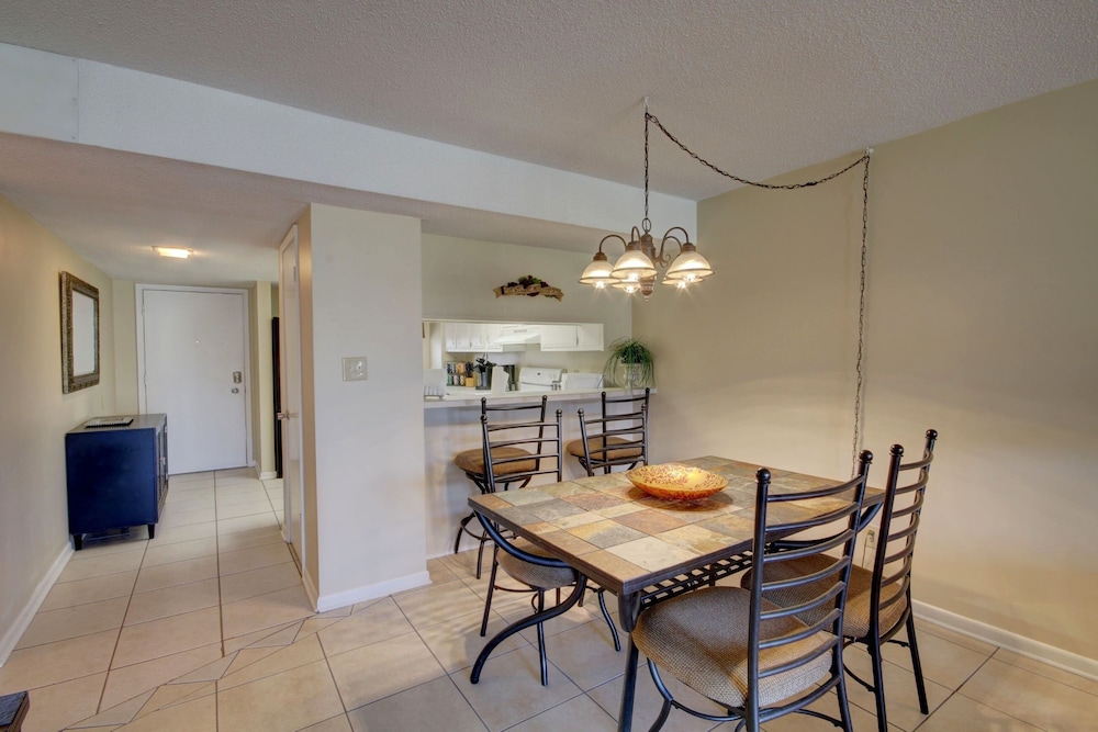516 El Matador 2 Bedroom Condo