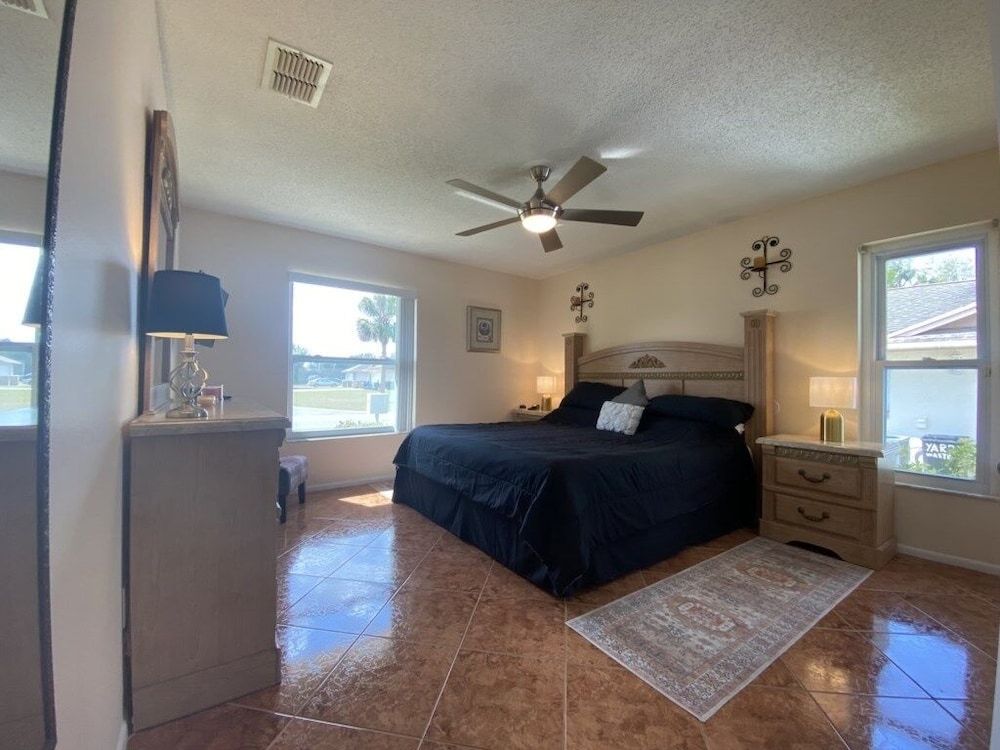Relaxing Indian Ridge Home W/ Pool, Near Disney & More 4 Bedroom Villa