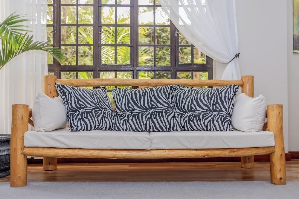 Lux Suites Enkarsis Bungalow Kisaju