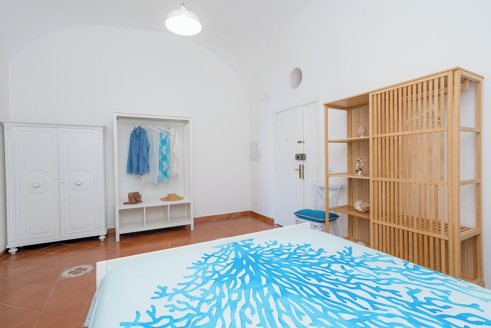 DIPINTO APARTMENTS
