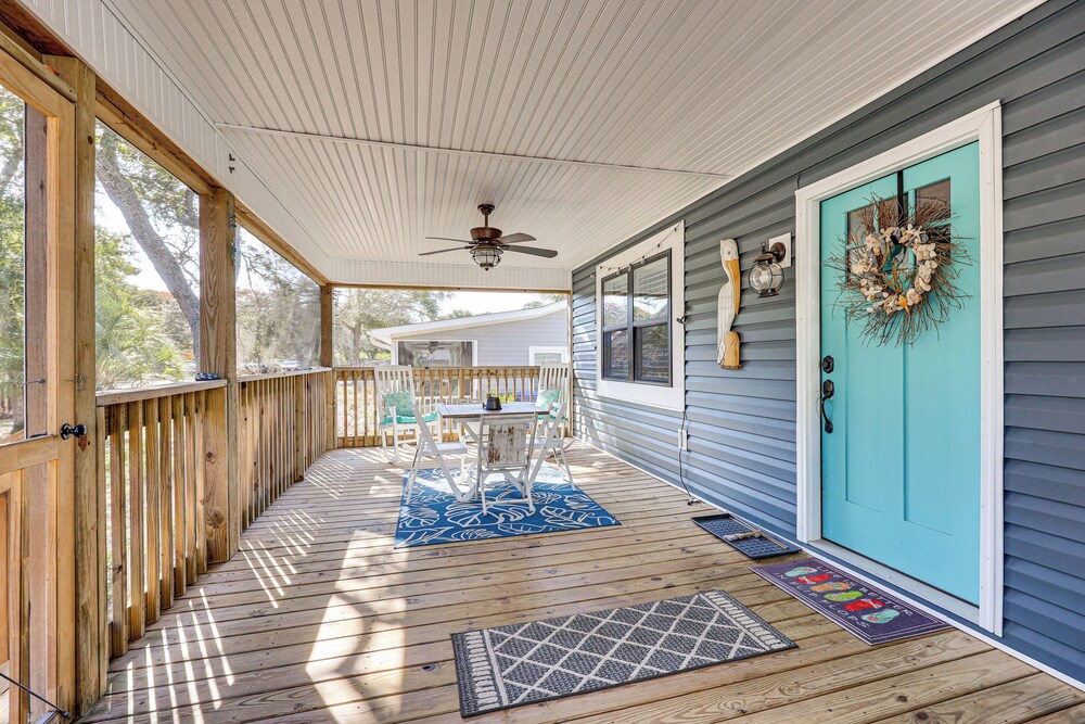 Play & Unwind, Oak Island Home < 2 Mi to Beach!