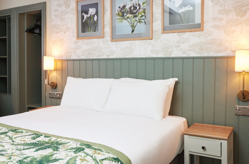 Kings Head Hotel by Greene King Inns