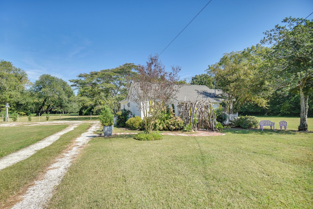 Bungalow w/ Large Yard: 8 Mi to Cape Charles Beach