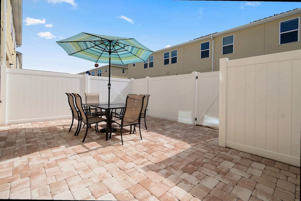 Modern 4BR Townhome Near Disney in Gated Resort