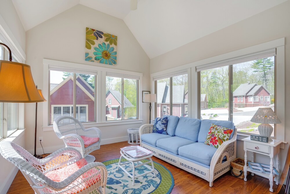 Lake Access & Pools: Sun-soaked Westford Cottage!