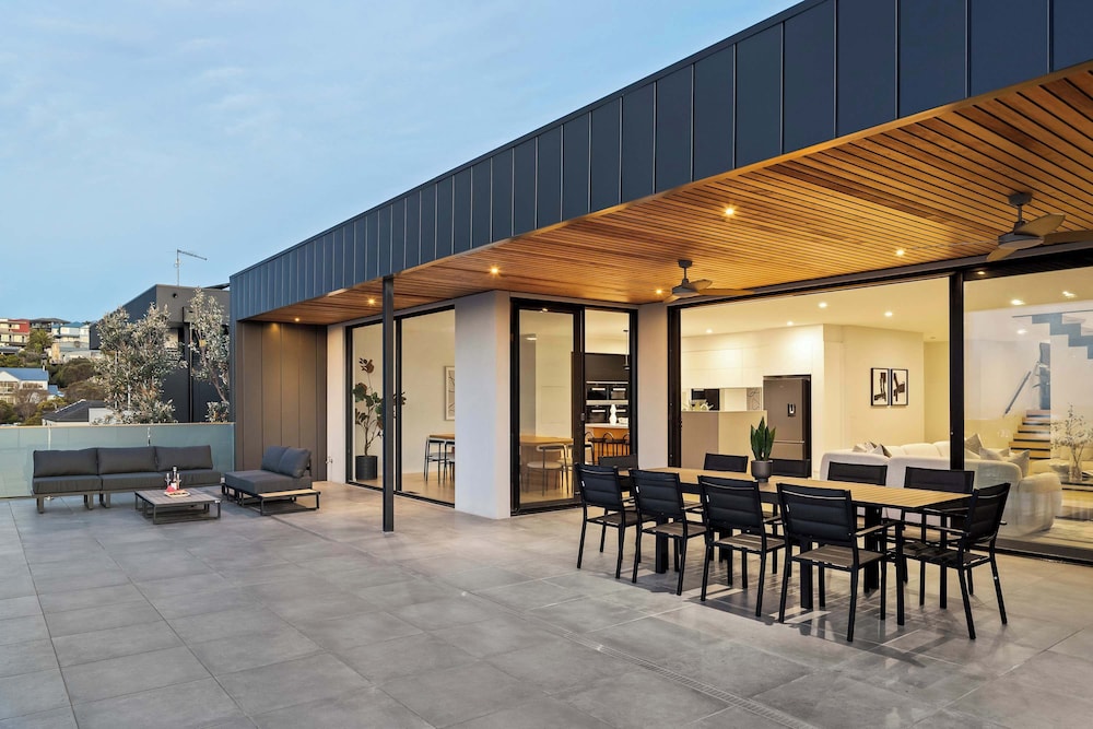 Valora Luxury By The Bay