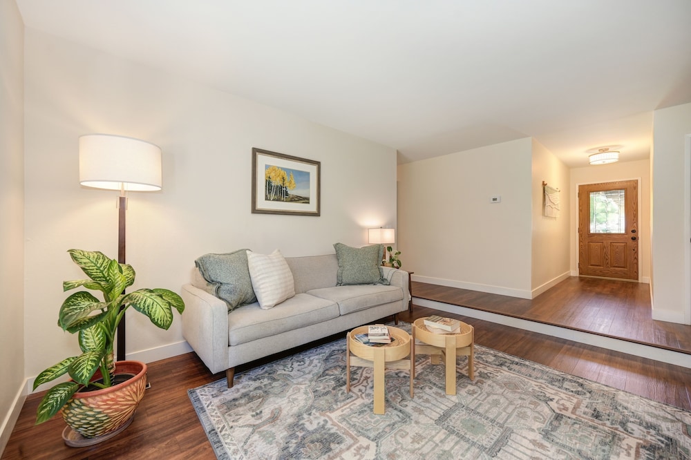 Family-friendly Getaway Near Slide Hill Park 3 Bedroom Home by RedAwning - Property Image 23
