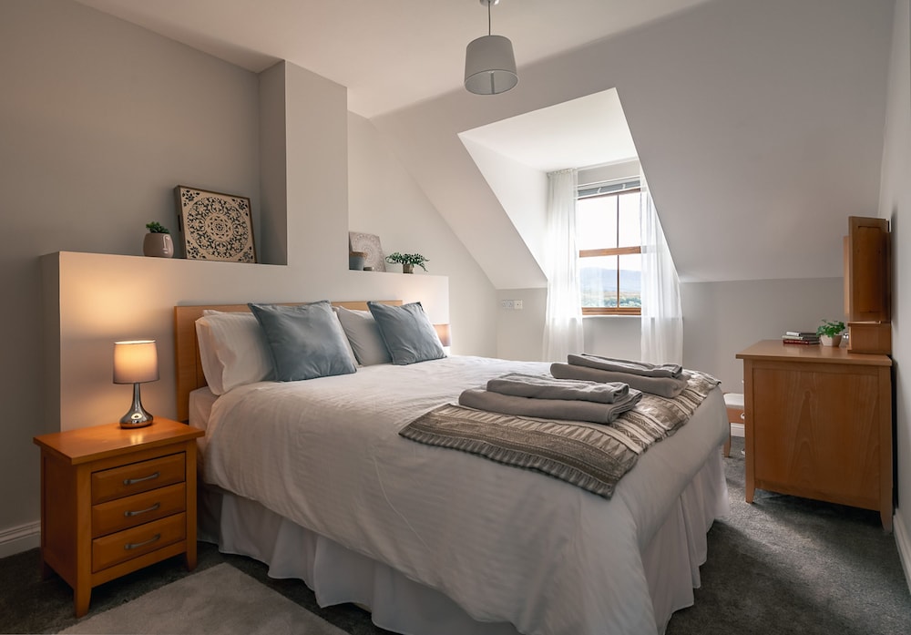 2 Bedroom Home in Kenmare With sea Views to Sleep 4
